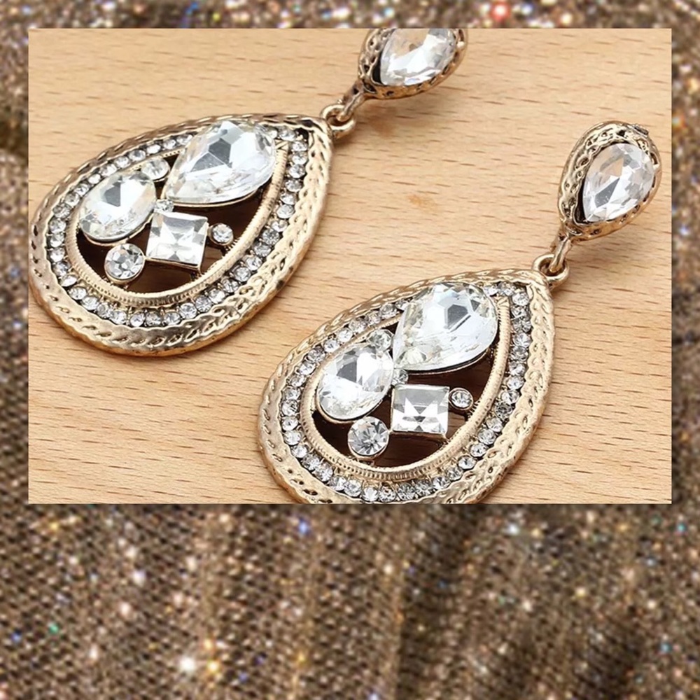 JUST IN🆕2 Tone Antique Gold Crystal Earrings